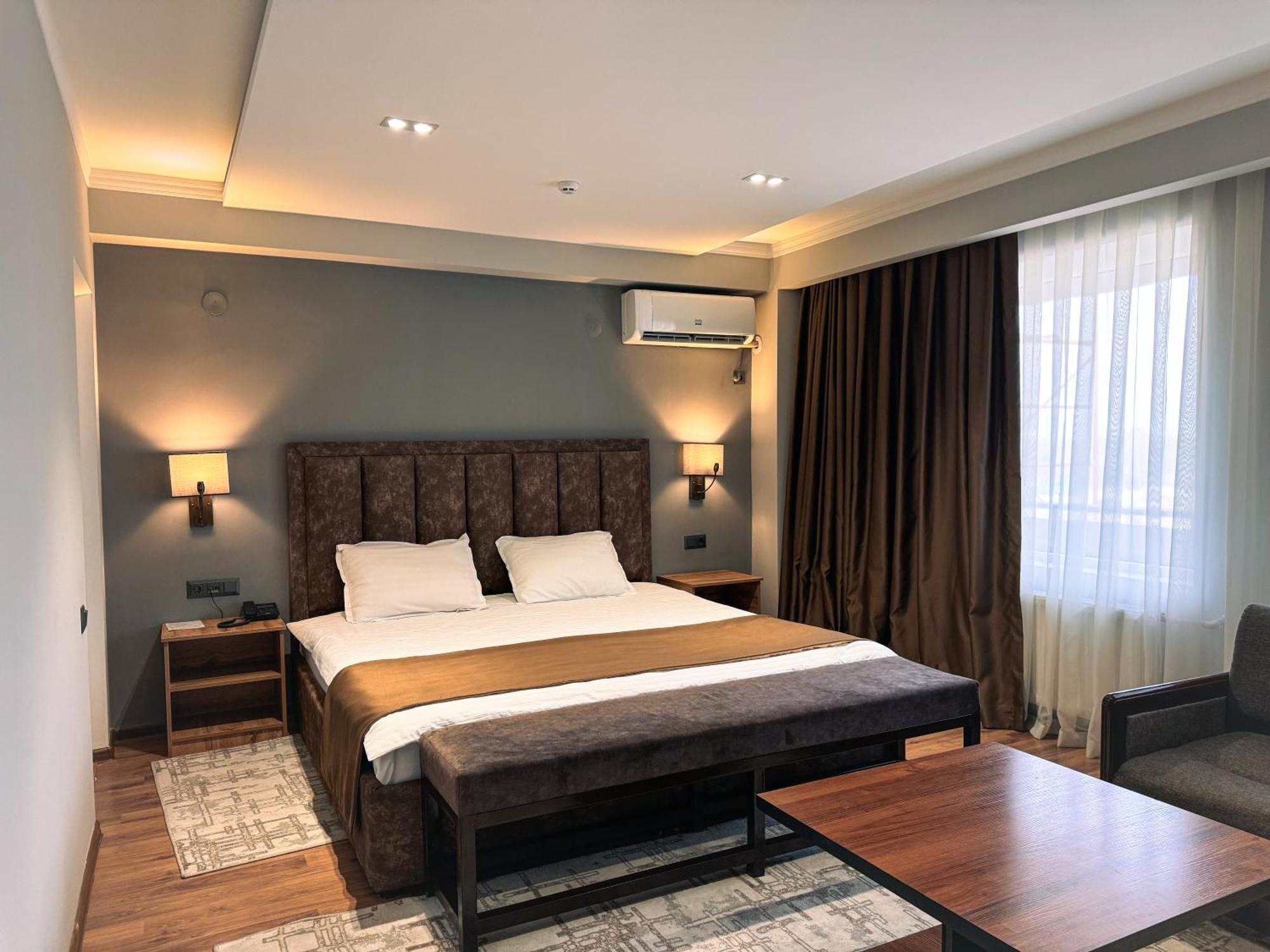 Ziyorat Luxury Hotel Fergana Exterior photo