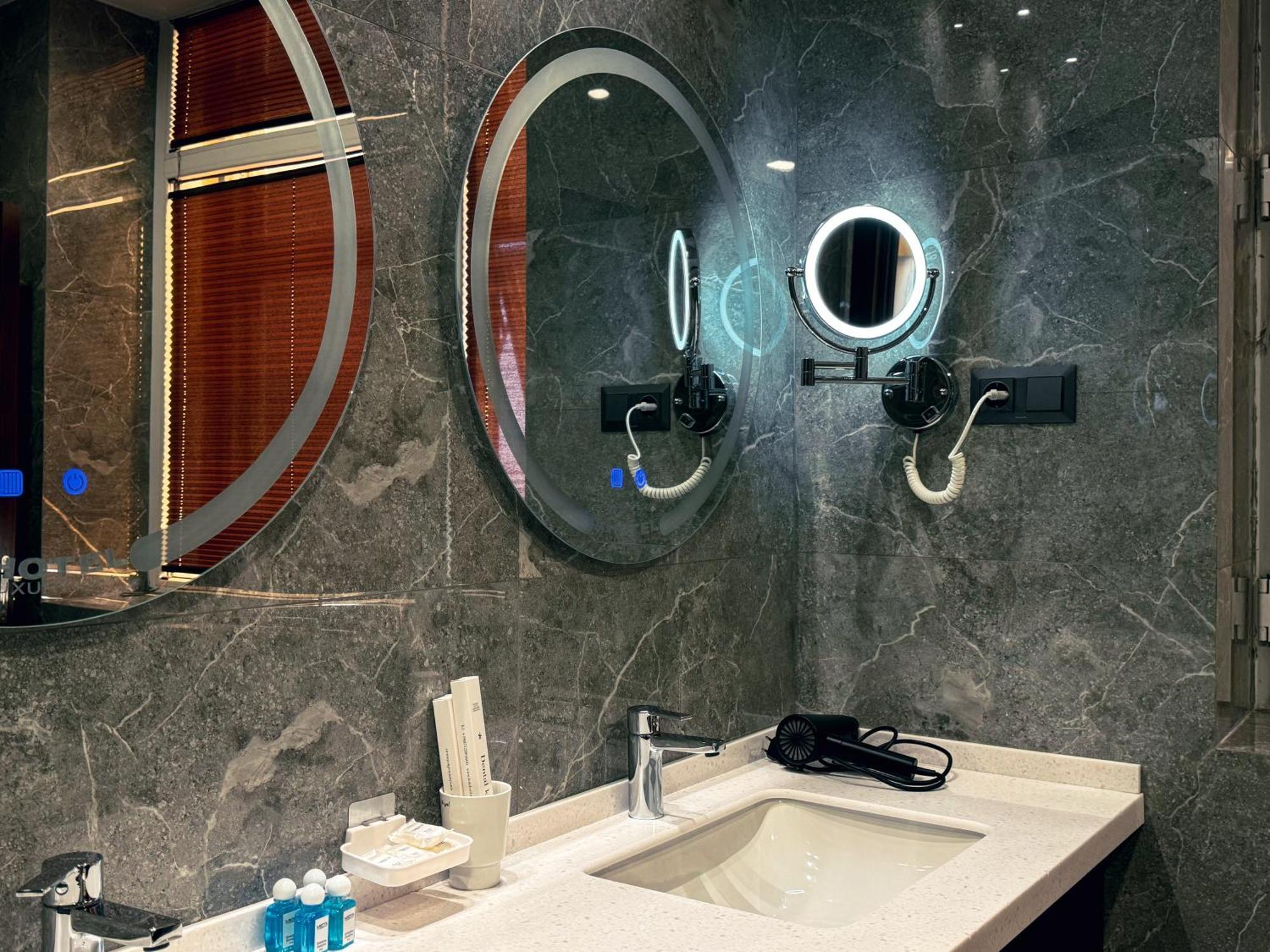 Ziyorat Luxury Hotel Fergana Exterior photo