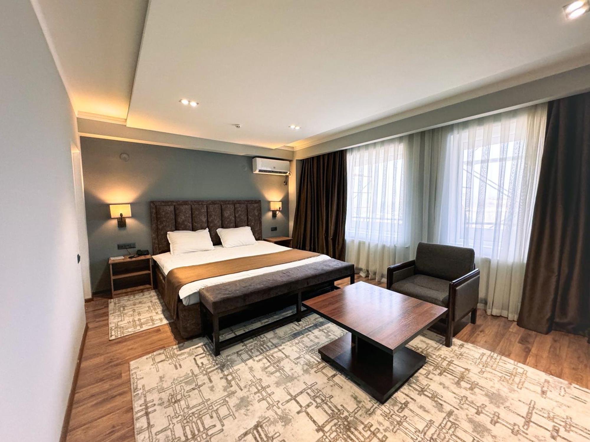 Ziyorat Luxury Hotel Fergana Exterior photo