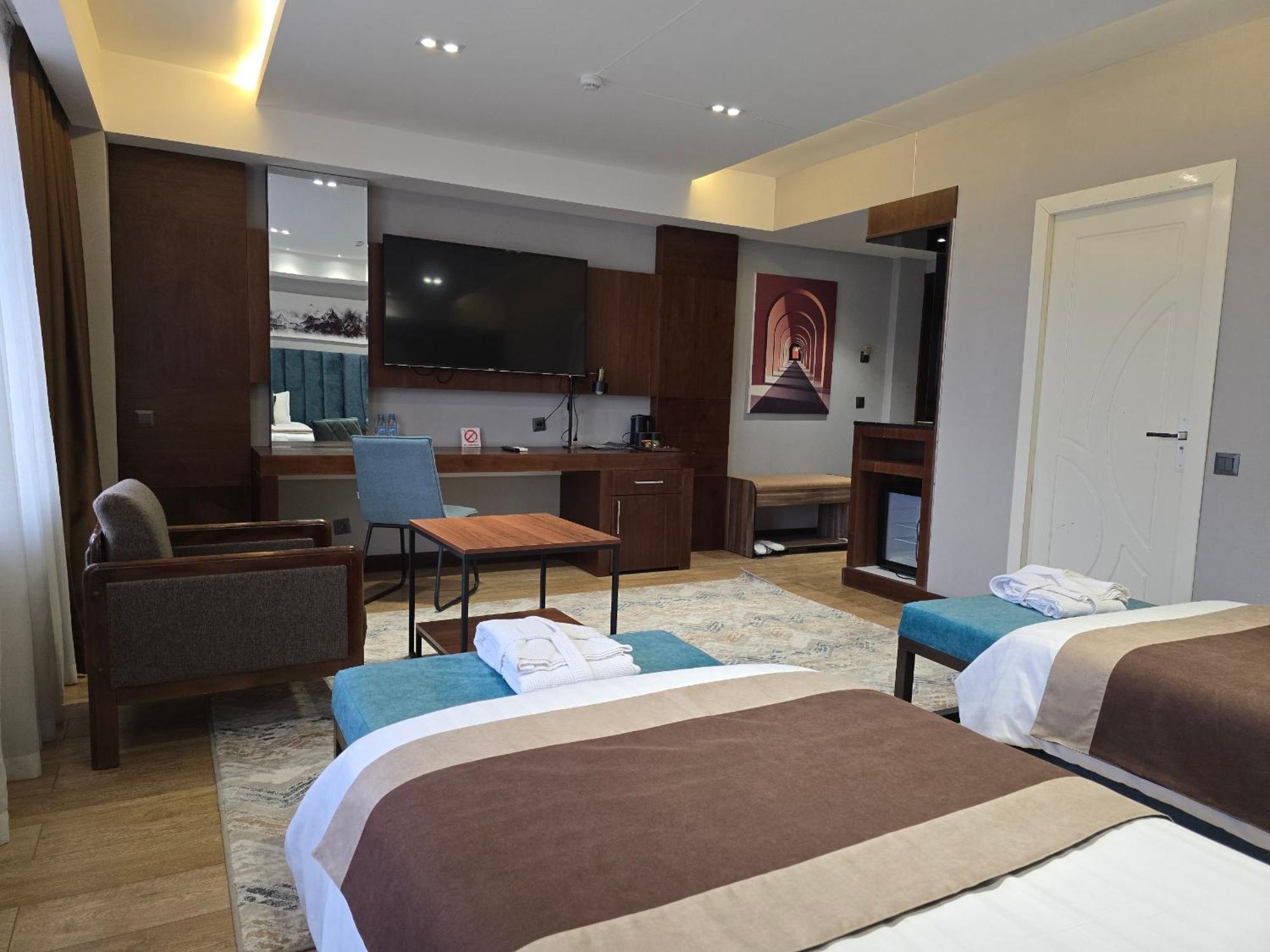 Ziyorat Luxury Hotel Fergana Exterior photo