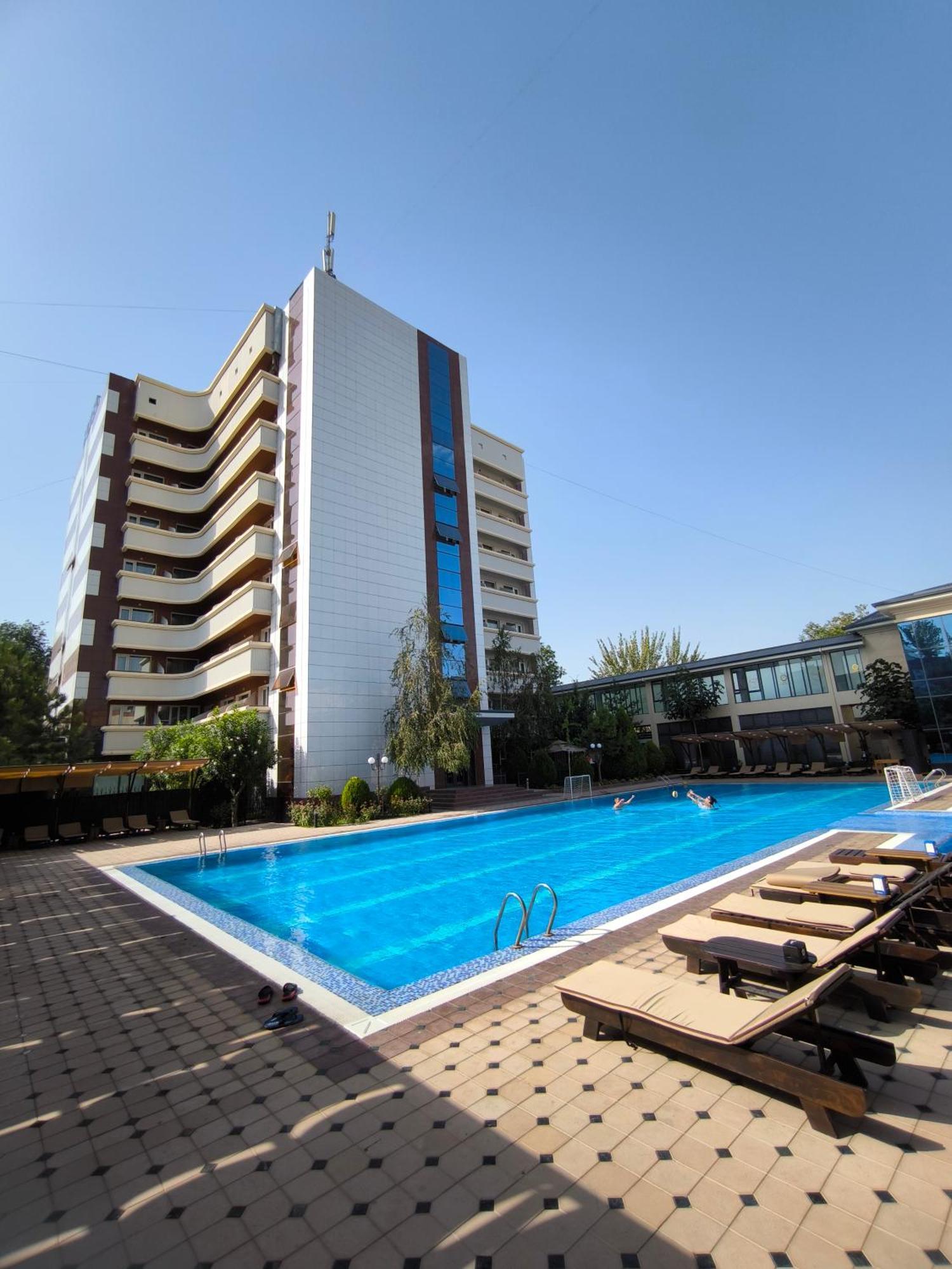 Ziyorat Luxury Hotel Fergana Exterior photo
