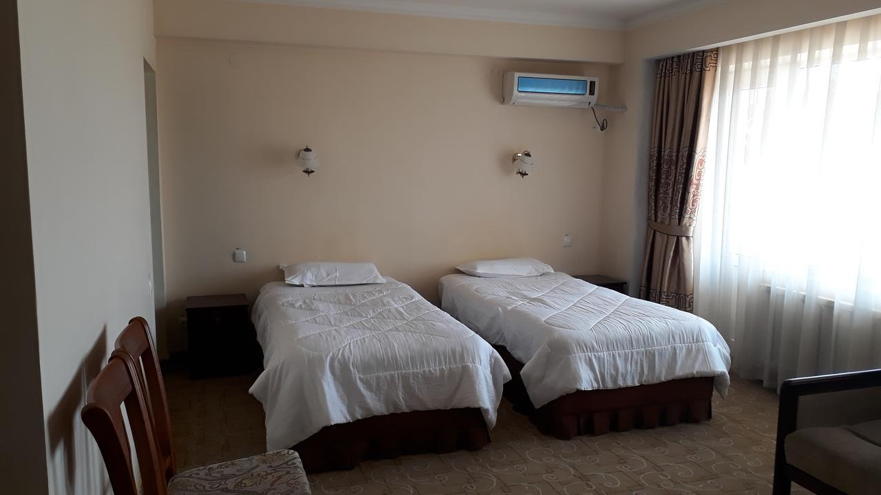Ziyorat Luxury Hotel Fergana Exterior photo