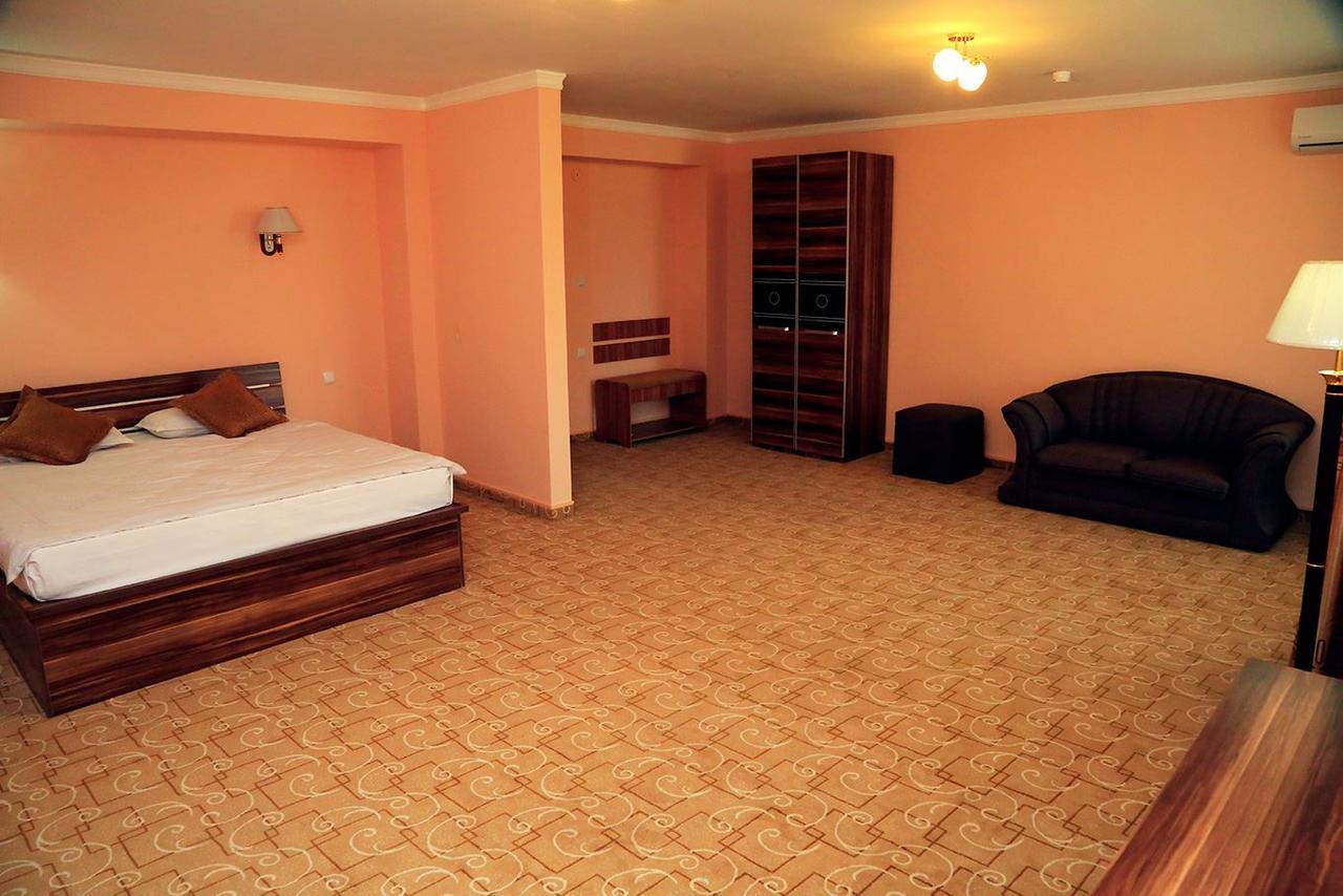 Ziyorat Luxury Hotel Fergana Exterior photo