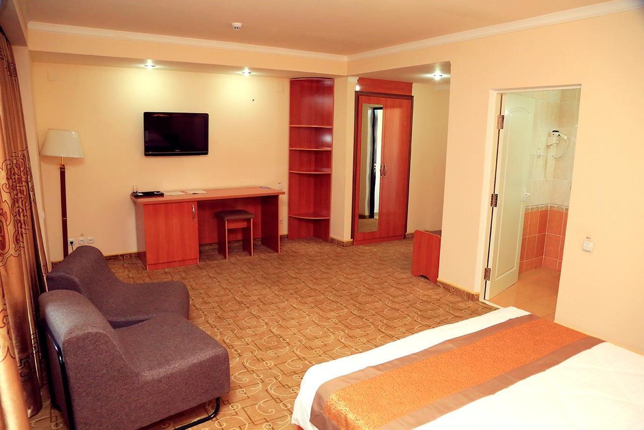 Ziyorat Luxury Hotel Fergana Exterior photo